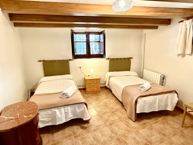 Beige 4 - 2026 - Dormitorio 2