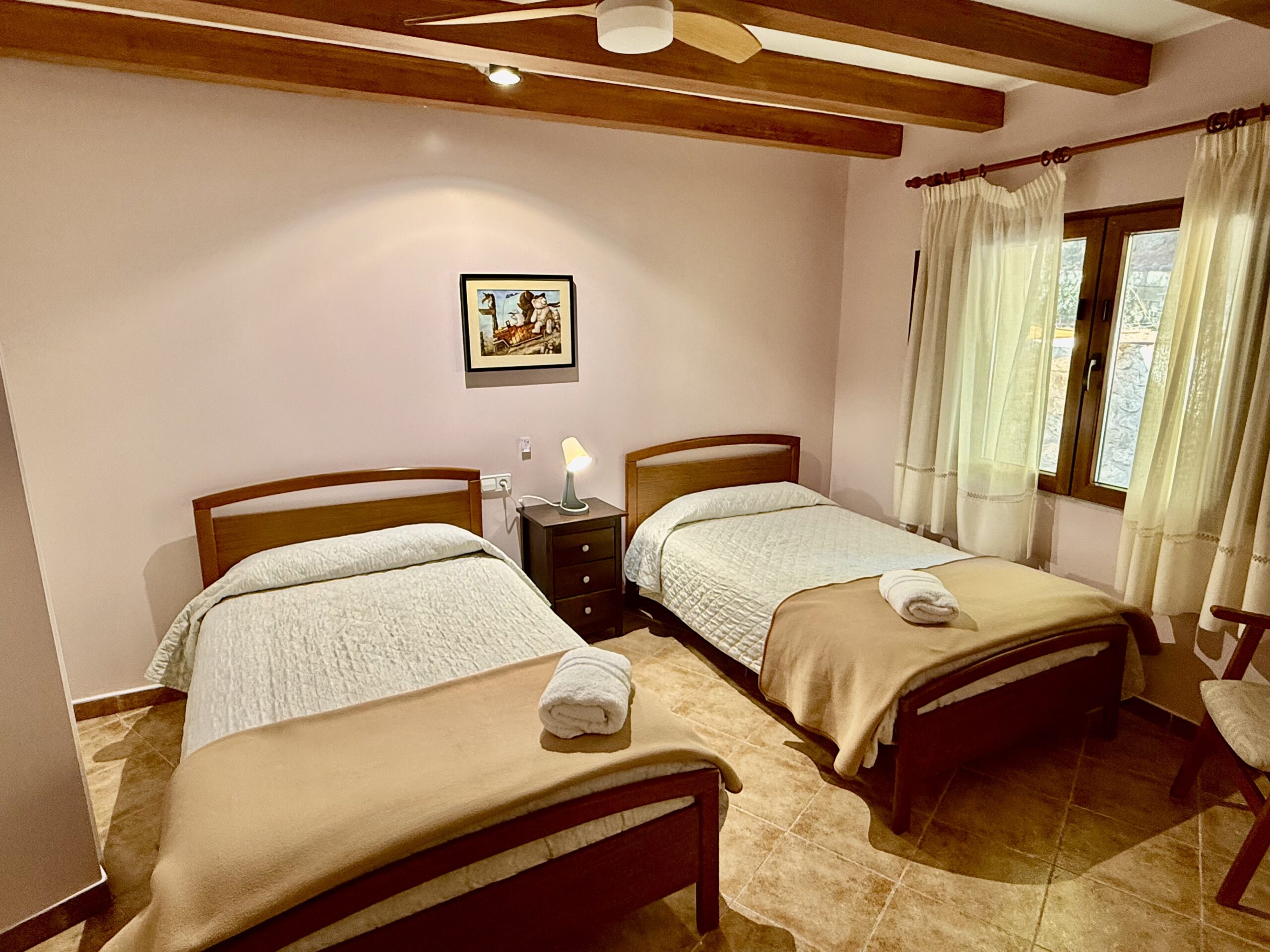 Beige 5 - 2026 - Dormitorio 2
